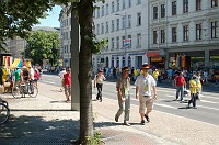  Continuing on the way to the stadium.